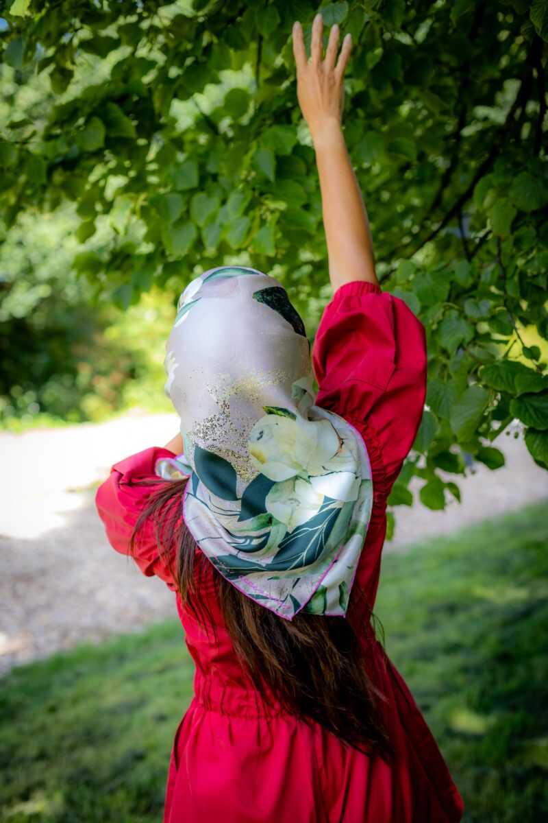 PEONY ROMANCE ШЕЛКОВЫЙ ПЛАТОК — изображение 2